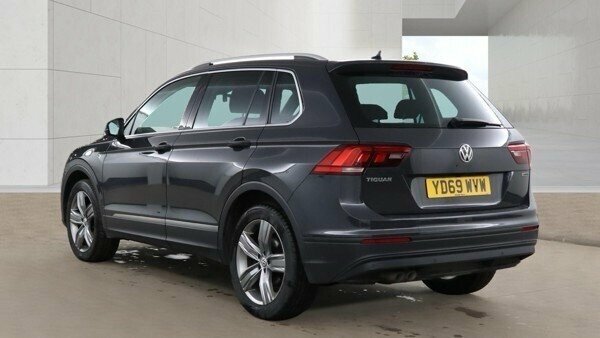 Volkswagen Tiguan Tdi Match Suv YD69WVW Grey #3