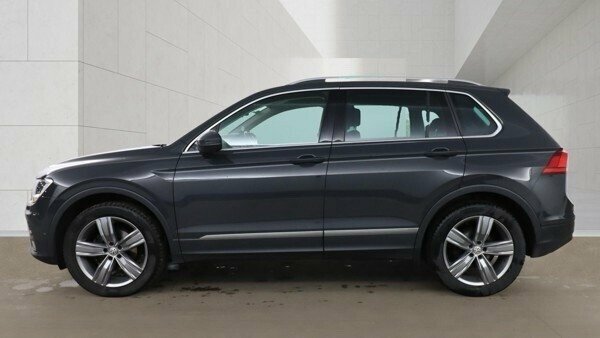 Volkswagen Tiguan Tdi Match Suv YD69WVW Grey #6