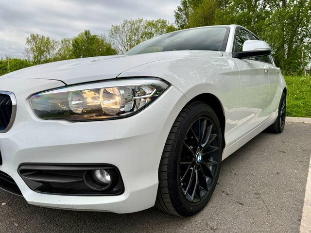 BMW 1 Series Hatchback FL68CEK White #5