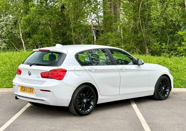 BMW 1 Series Hatchback FL68CEK White #4