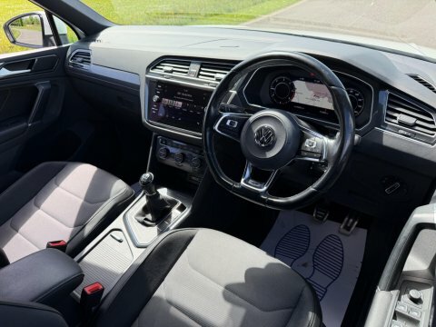 Volkswagen Tiguan 2.0 Tdi R-line YX67RMY White #2