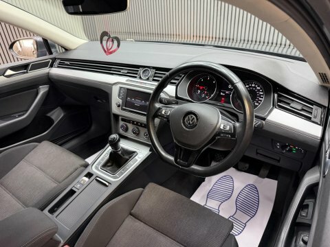Volkswagen Passat 2.0 Tdi Bluemotion AJ15OHB Grey #2