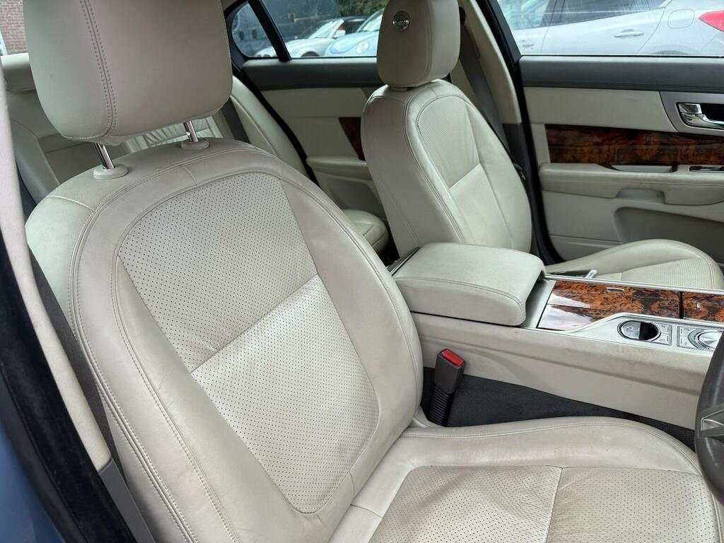 Jaguar XF 3.0D V6 Premium Luxury Euro 5 YK59YJE Blue #4