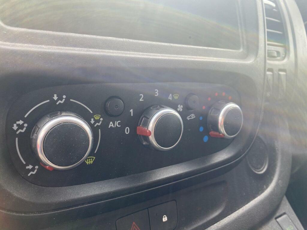 Renault Trafic Panel Van 2.0 Dci Energy 28 Business Swb Standard YC71UPN Silver #5