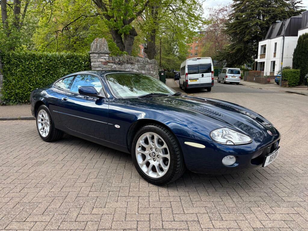 Jaguar XKR 4.0 Supercharged Coupe Blue