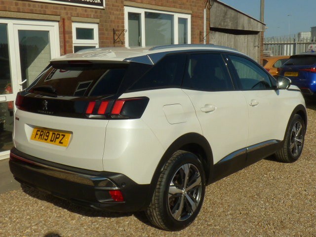 Peugeot 3008 Suv 1.5 Bluehdi Allure, Over 1000 Extras, 15 Mont FR19DPZ White #4