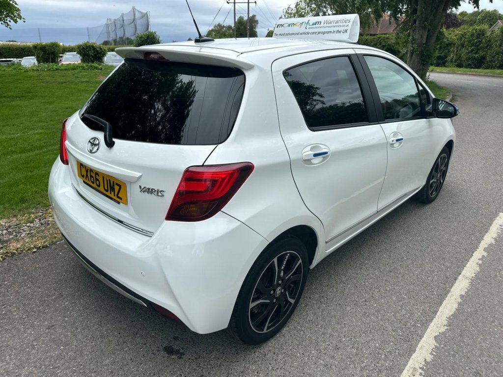 Toyota Yaris 1.3L Design CX66UMZ White #3