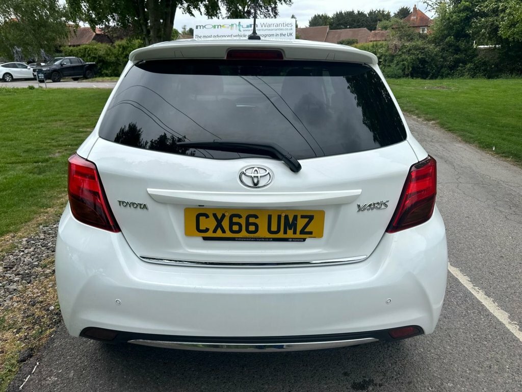 Toyota Yaris 1.3L Design CX66UMZ White #6