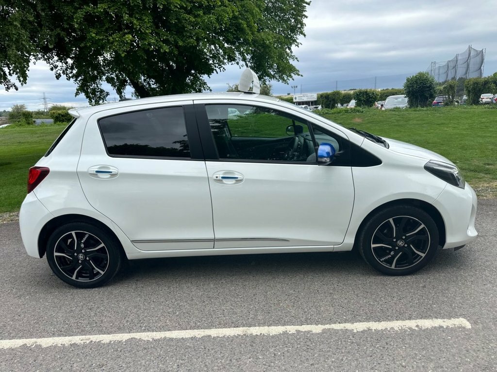 Toyota Yaris 1.3L Design CX66UMZ White #2