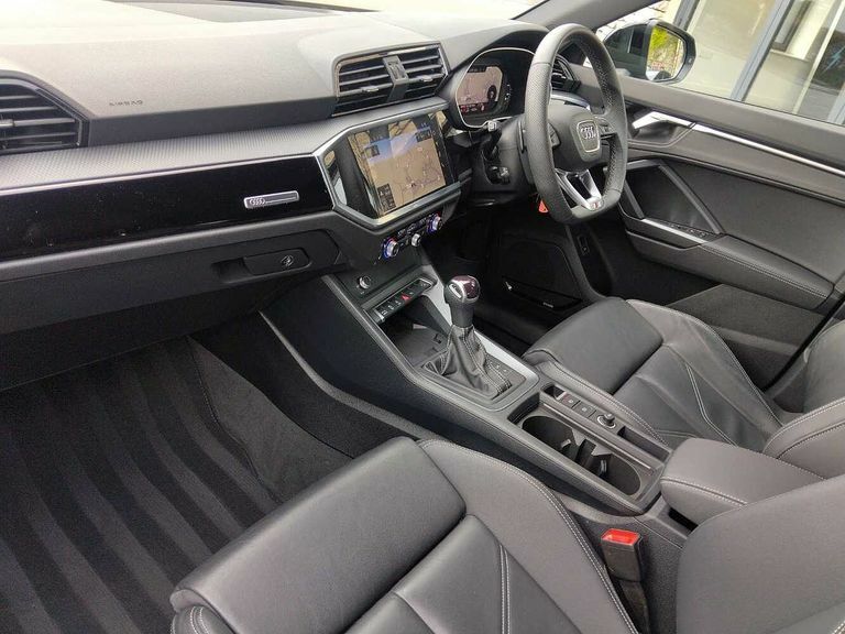 Audi Q3 Black Edition 35 Tfsi 150 Ps S Tronic PY74DLN Grey #2