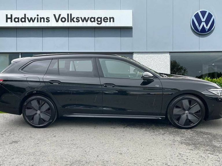 Volkswagen Passat 1.5 Etsi R-line Estate Dsg PF75KHW Black #4
