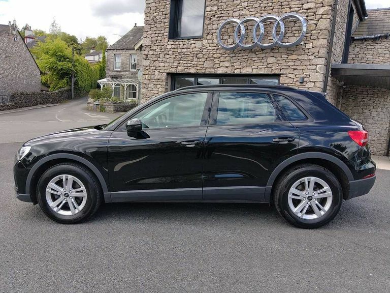 Audi Q3 Technik 35 Tfsi 150 Ps S Tronic EJ72WZL Black #4