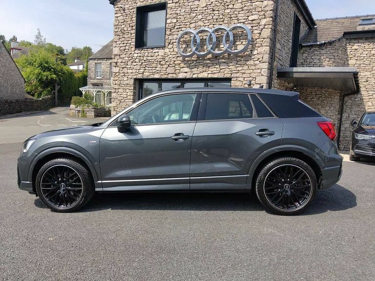 Audi Q2 Black Edition 35 Tfsi 150 Ps 6-Speed PL73YBB Grey #4