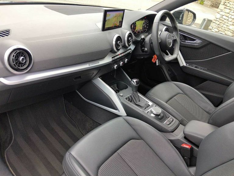 Audi Q2 Black Edition 35 Tfsi 150 Ps S Tronic PG23LVE Grey #2