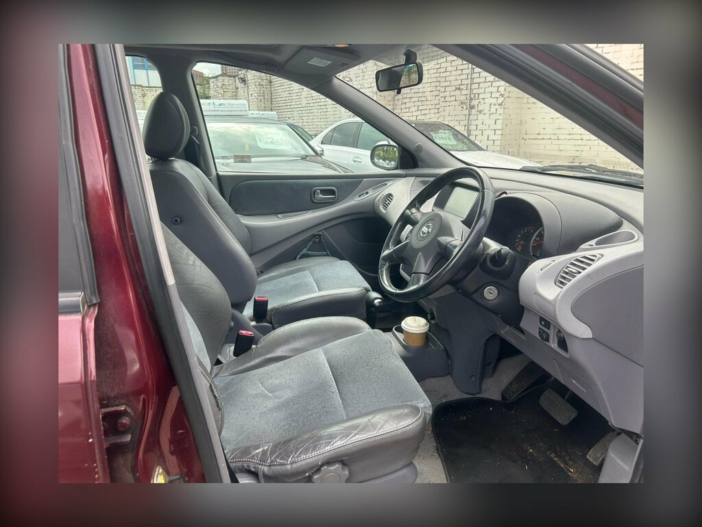 Nissan Almera Tino Se Silver #9
