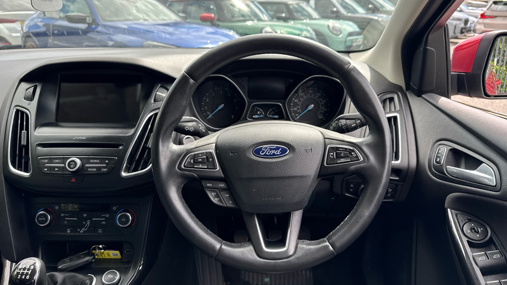 Ford Focus 1.5T Ecoboost Titanium Euro 6 Ss Red #5