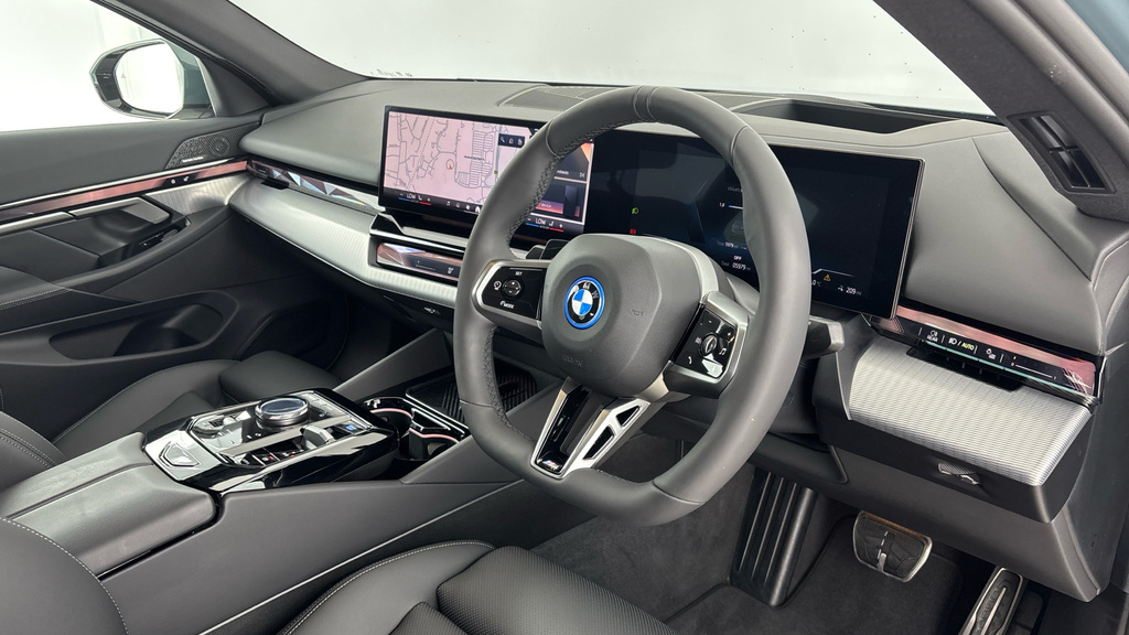 BMW i5 40 83.9Kwh M Sport Edrive 11Kw Charger Green #6