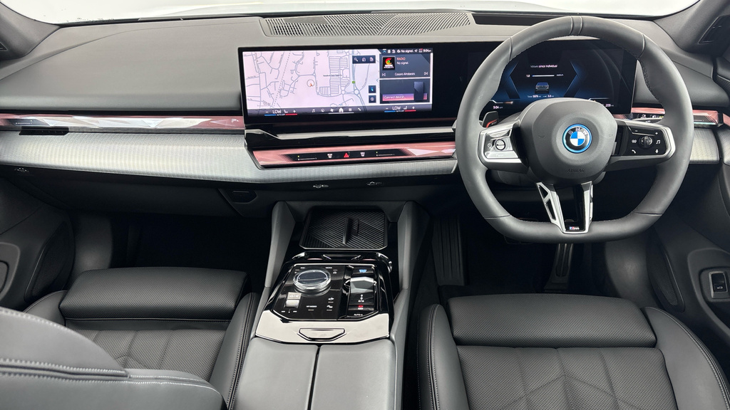 BMW i5 40 83.9Kwh M Sport Edrive 11Kw Charger Green #4