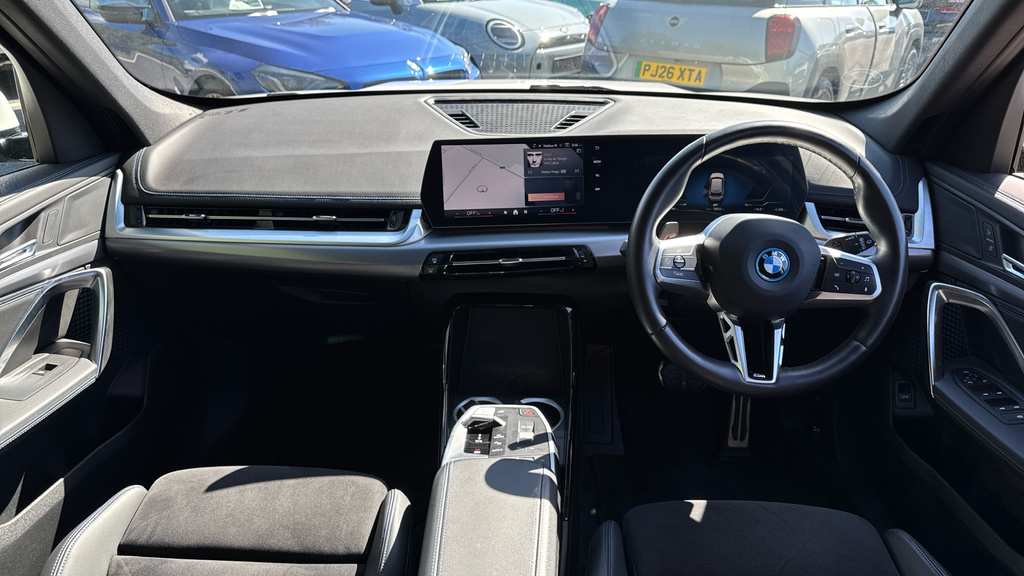 BMW iX1 20 66.5Kwh M Sport Edrive 11Kw Charger White #4
