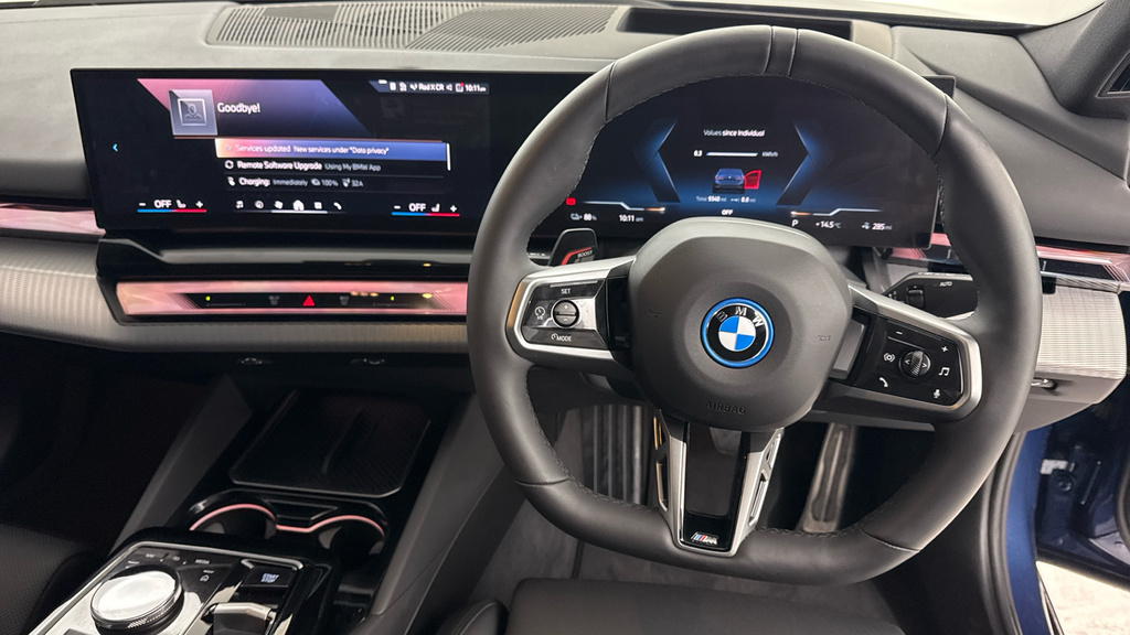 BMW i5 40 83.9Kwh M Sport Edrive 11Kw Charger Blue #5