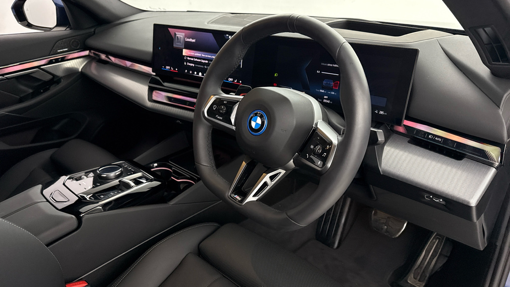 BMW i5 40 83.9Kwh M Sport Edrive 11Kw Charger Blue #6