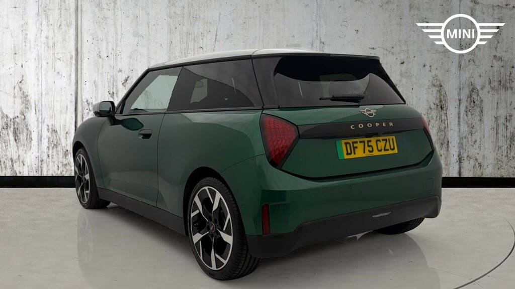 Mini Hatch E 40.7Kwh Exclusive Green #2