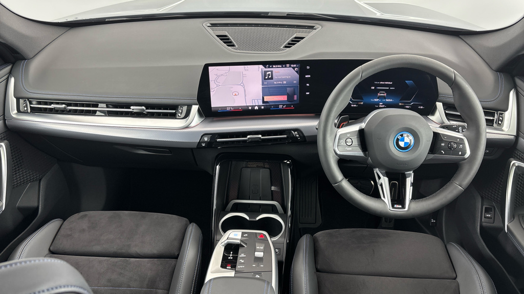 BMW iX1 30 66.5Kwh M Sport Xdrive 11Kw Charger  #4