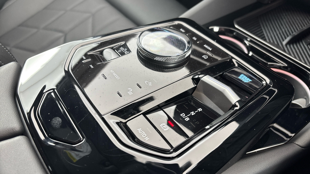 BMW i5 M60 Grey #19