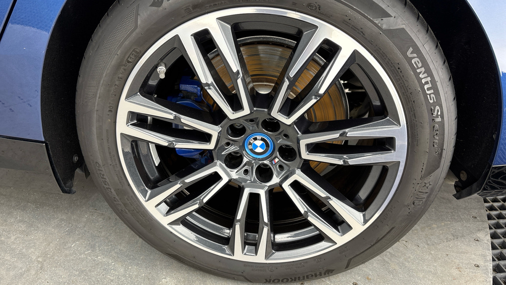 BMW i5 M60 Grey #25