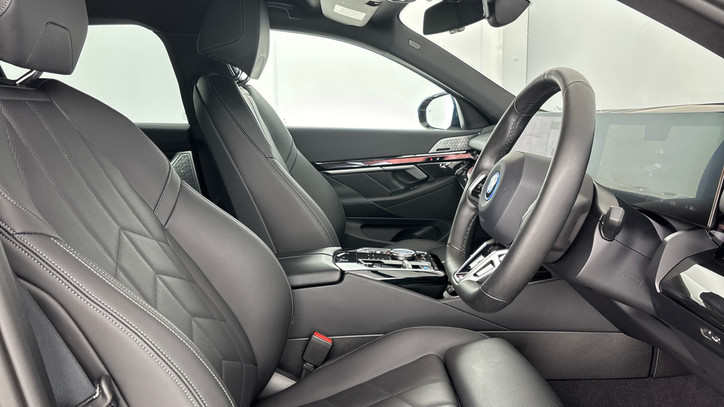 BMW i5 M60 Grey #11