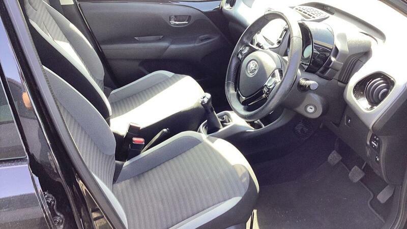 Toyota Aygo 1.0 Vvt-i X-play Euro 6 Black #3