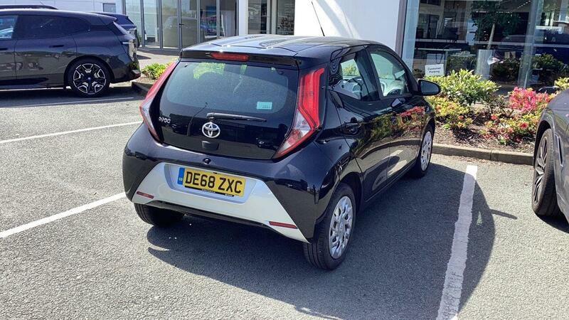 Toyota Aygo 1.0 Vvt-i X-play Euro 6 Black #2