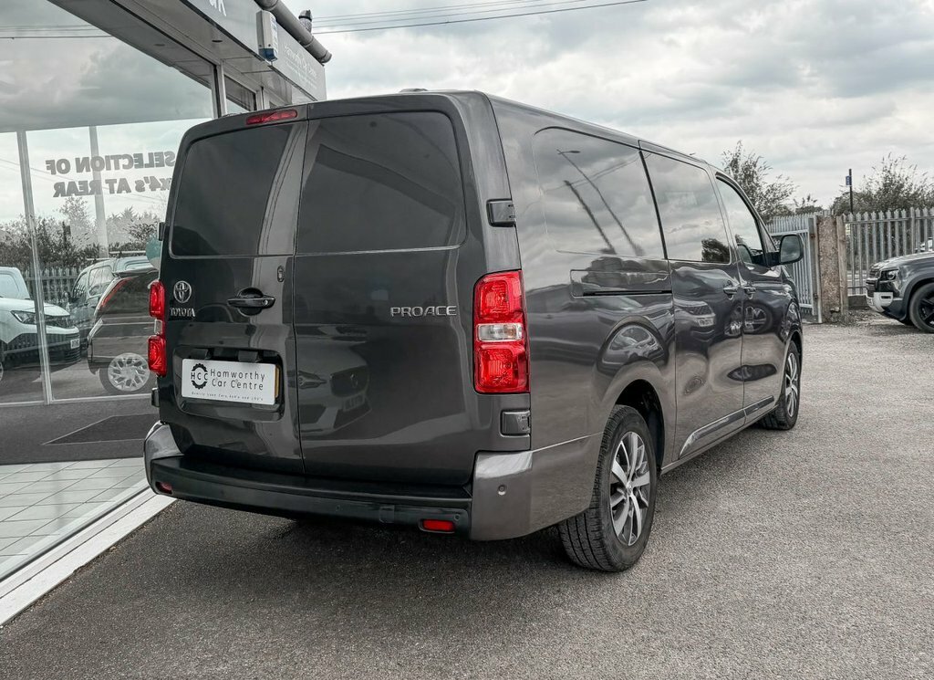 Toyota PROACE 2L Design 6Dr Grey #4