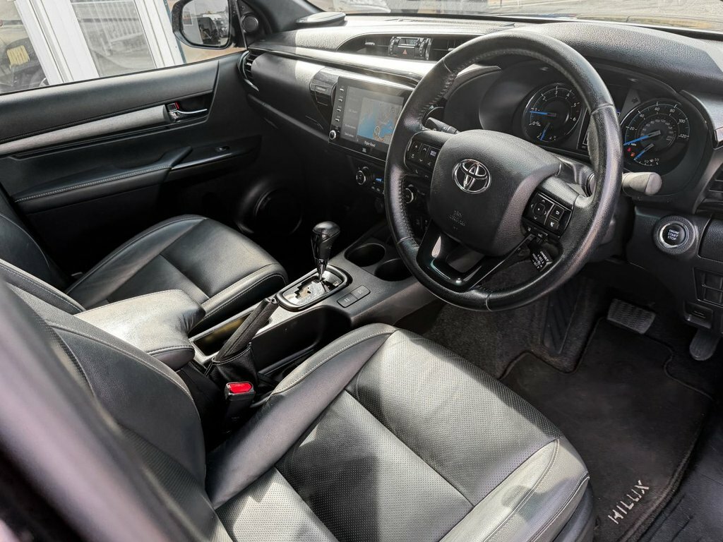 Toyota HILUX 2.8L Invincible X EX71LWR Black #3