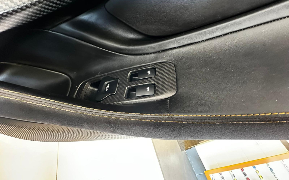 McLaren 570S  Black #18