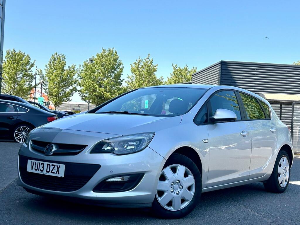 Vauxhall Astra 1.6 16V Exclusiv Euro 5 VU13DZX Silver #3