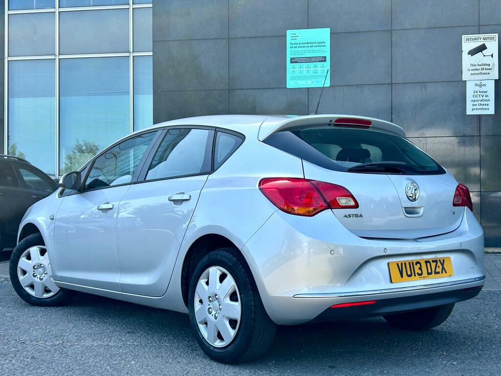 Vauxhall Astra 1.6 16V Exclusiv Euro 5 VU13DZX Silver #4