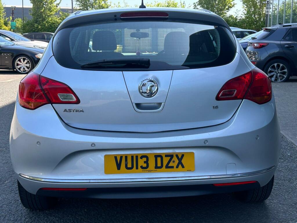 Vauxhall Astra 1.6 16V Exclusiv Euro 5 VU13DZX Silver #6