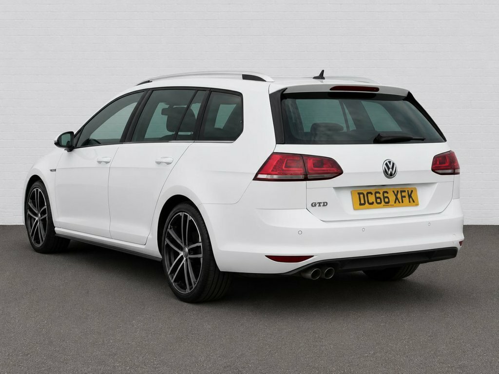 Volkswagen Golf 2L Gtd DC66XFK White #2