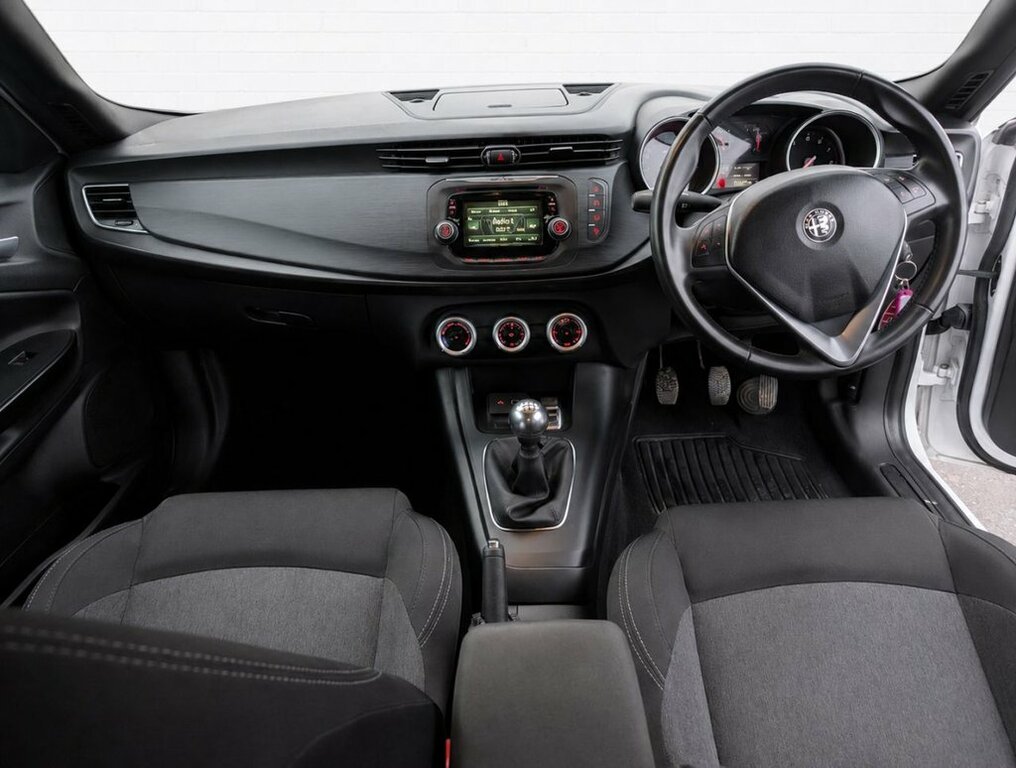 Alfa Romeo Giulietta 1.4L Sport White #4