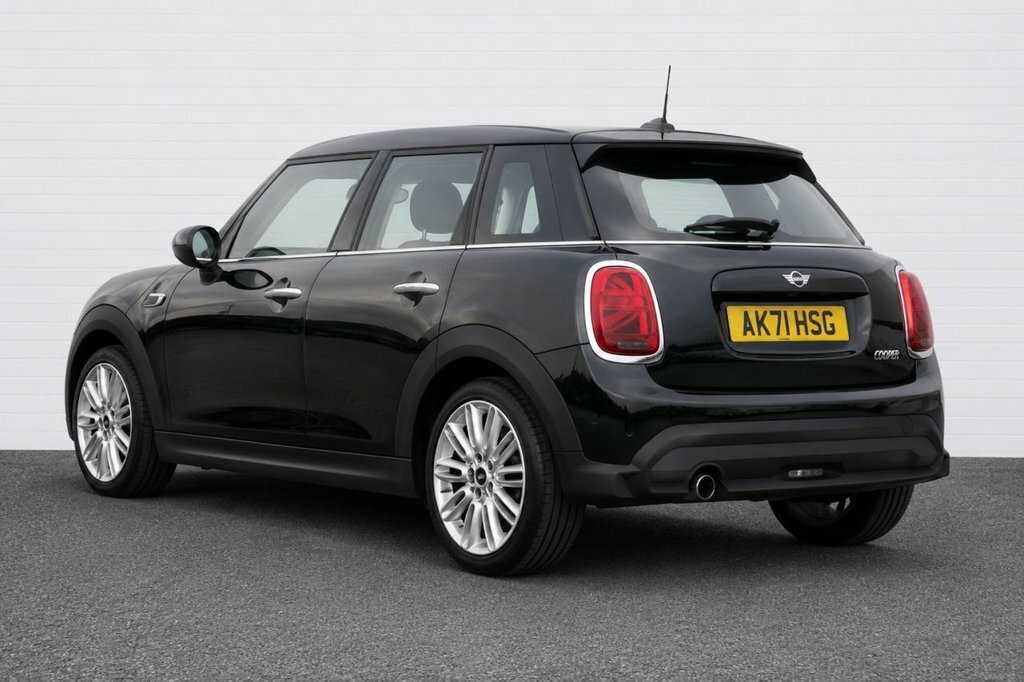 Mini Hatch 1.5L Cooper Exclusive AK71HSG Black #2