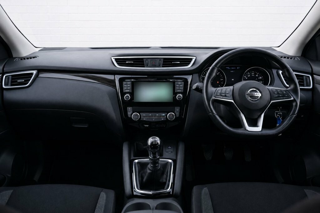 Nissan Qashqai 1.5L Acenta Premium SL68YVW White #4