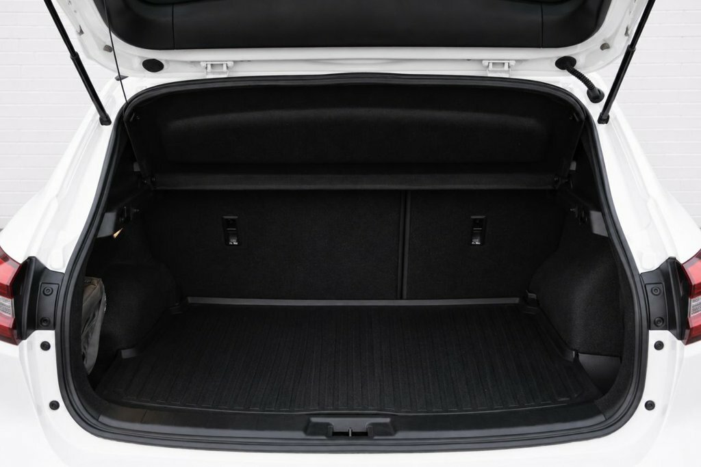 Nissan Qashqai 1.5L Acenta Premium SL68YVW White #6