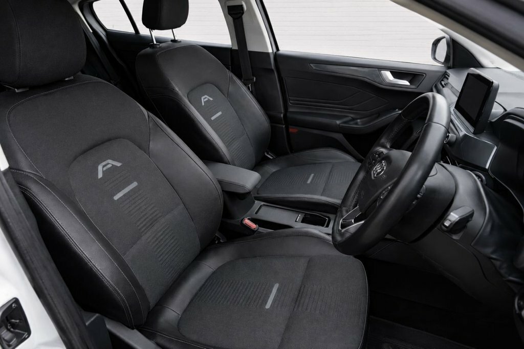 Ford Focus 1L Active X FE69PWX White #4
