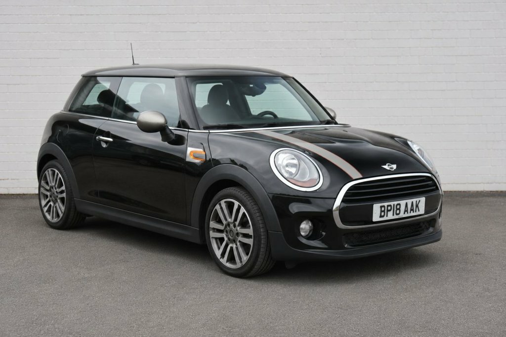 Mini Hatch 1.5L Cooper Seven Black