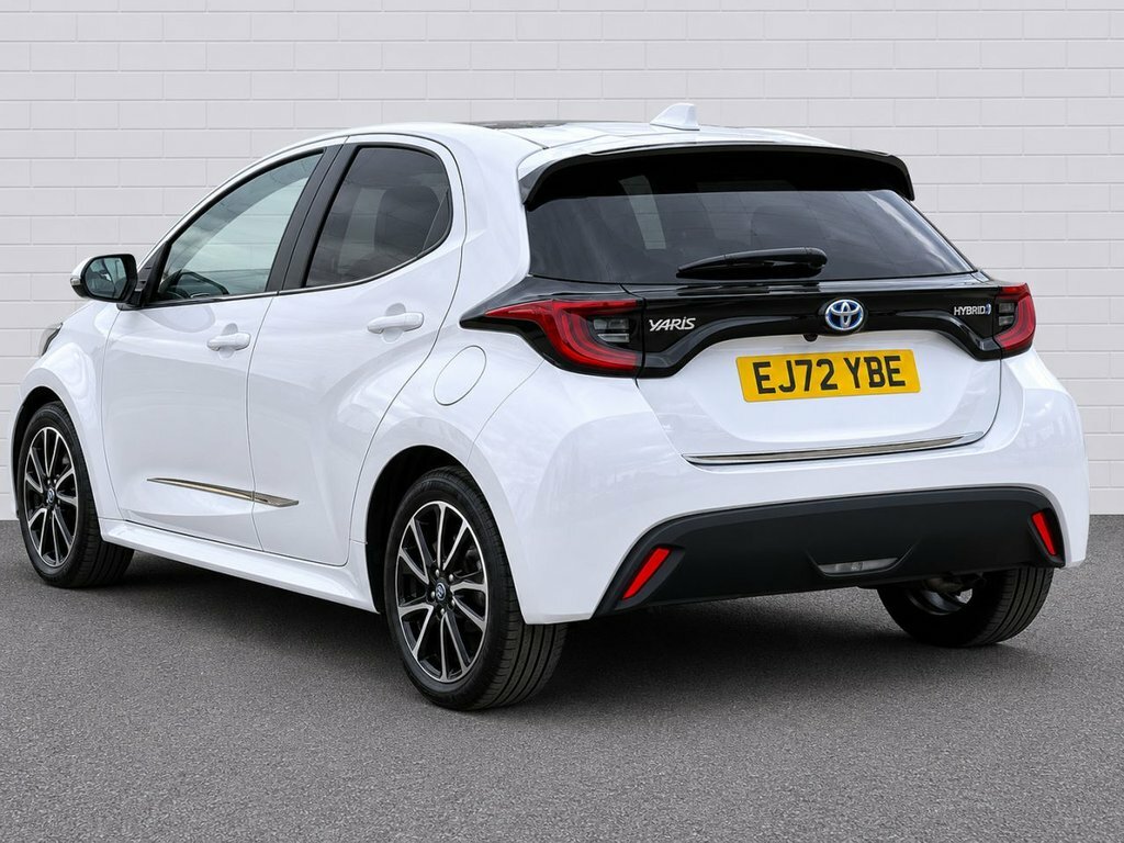 Toyota Yaris 1.5L Design EJ72YBE White #2