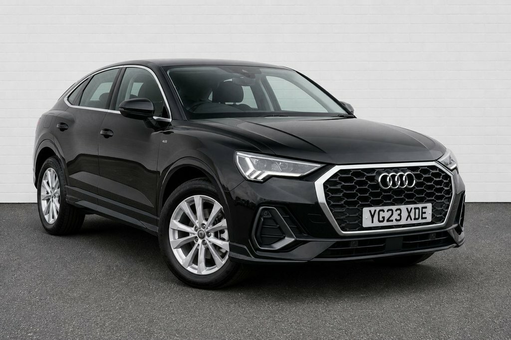 Audi Q3 1.5L Sport Black