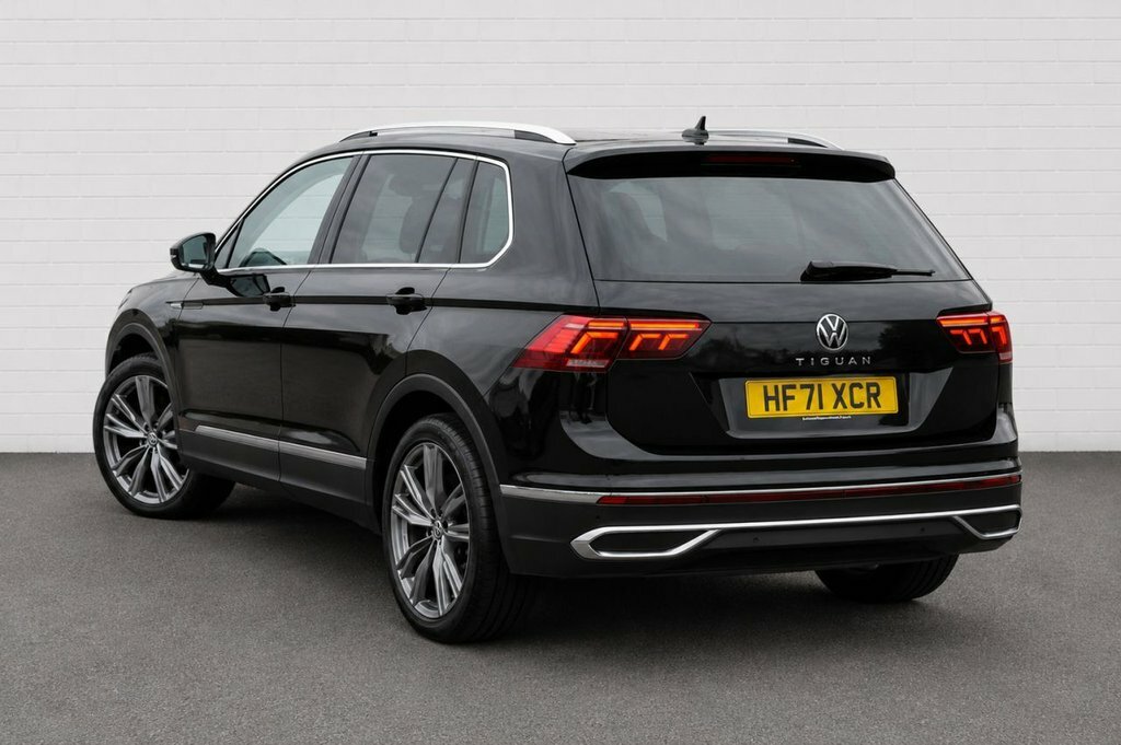 Volkswagen Tiguan 2L Elegance HF71XCR Black #2