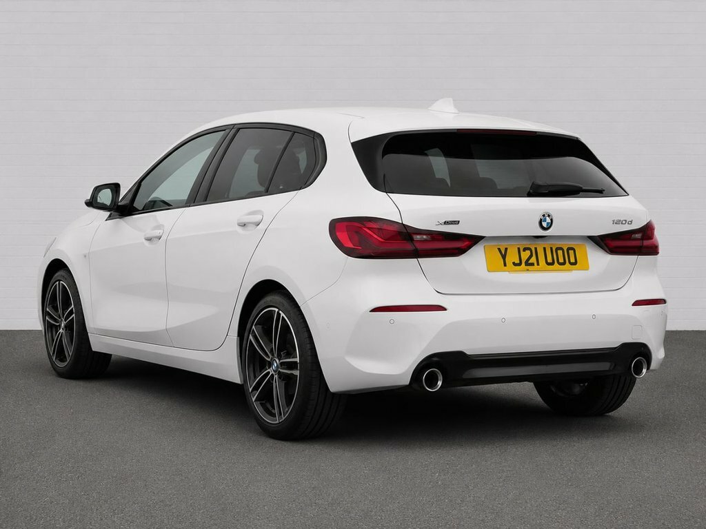 BMW 1 Series 2L Sport YJ21UOO White #2