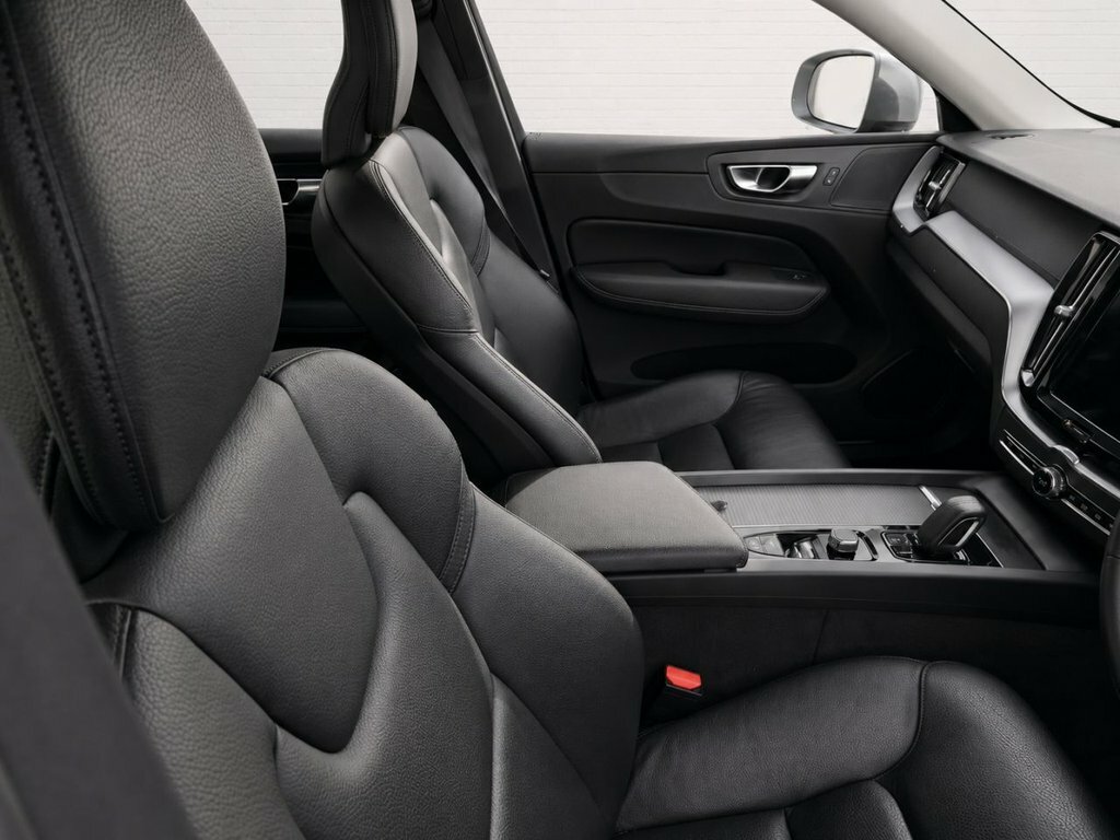 Volvo XC60 2L Momentum SP70LBG Grey #5
